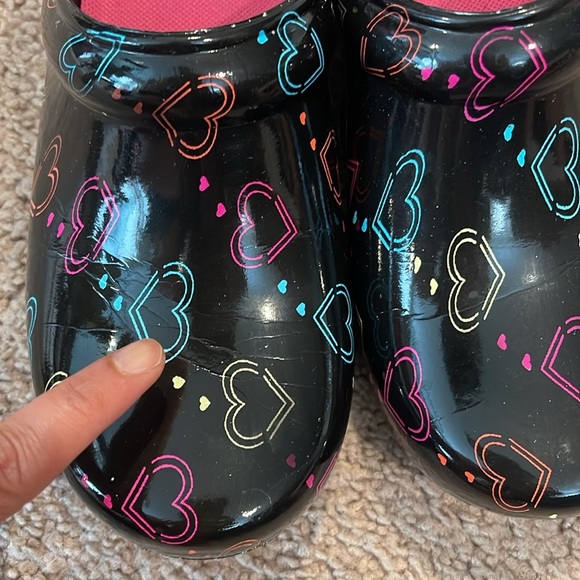 ANYWEAR Slip-Resistant Hearts Nurse Clogs For Women - Picture 7 of 7